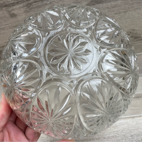 Anchor Hocking Star and Cameo Medallion Bowl Clear Glass Serving Bowl - Picture 6 of 9